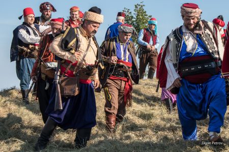 Участници в османски униформи.